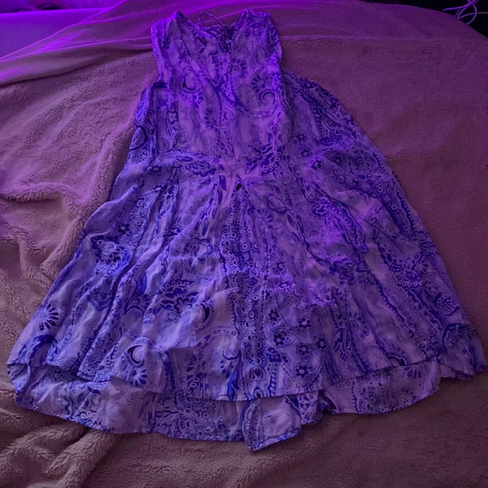 En crėme blue dress